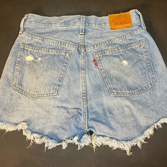 LEVI STRAUSS Vintage Lightwash Denim 501 distress Jean Shorts w27 - Picture 4 of 8